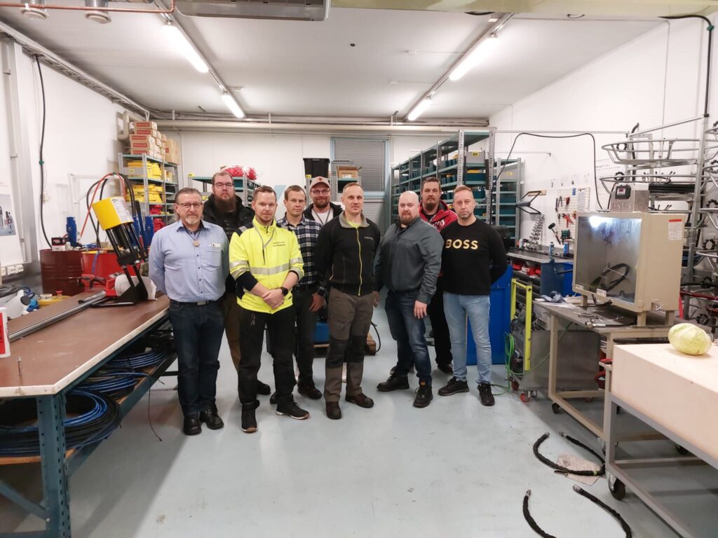 Fintos toteuttaa hydrauliikka- ja pneumatiikkakoulutuksia mm. Wärtsilän asentajille.